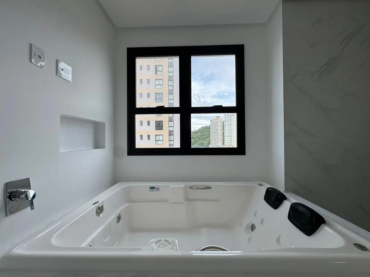 Imagem Apartamento com vista para o mar à venda com 210m2 por R$ 4.400.000,00