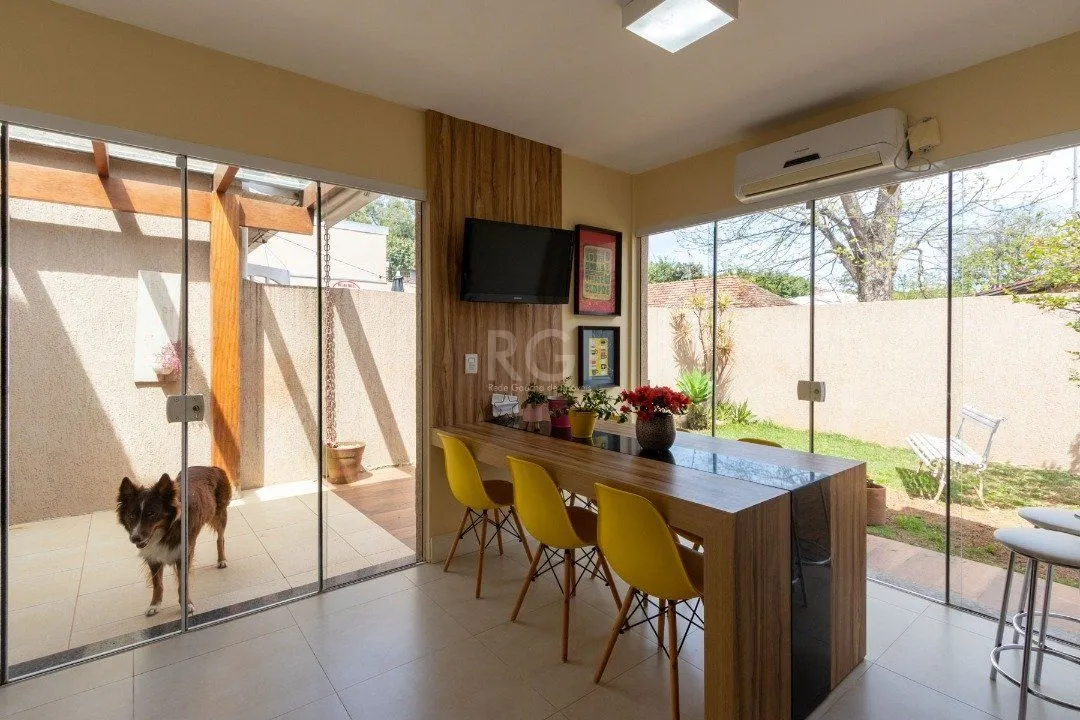 Imagem Casa Condominio para Venda - 102.9m², 3 dormitórios, sendo 1 suites, 2 vagas - Camaquã