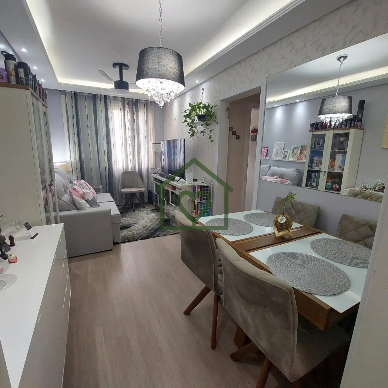 Imagem Excelente oportunidade para quem busca um apartamento no bairro Santana, em Porto Alegre.

O imóvel...