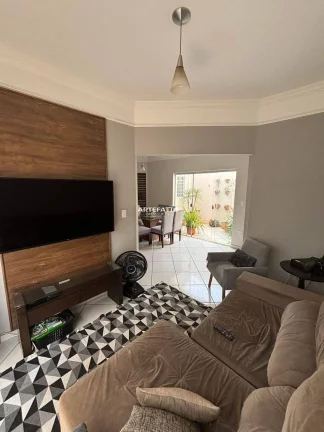 Imagem CASA COM PISCINA NO MENEGHETTI