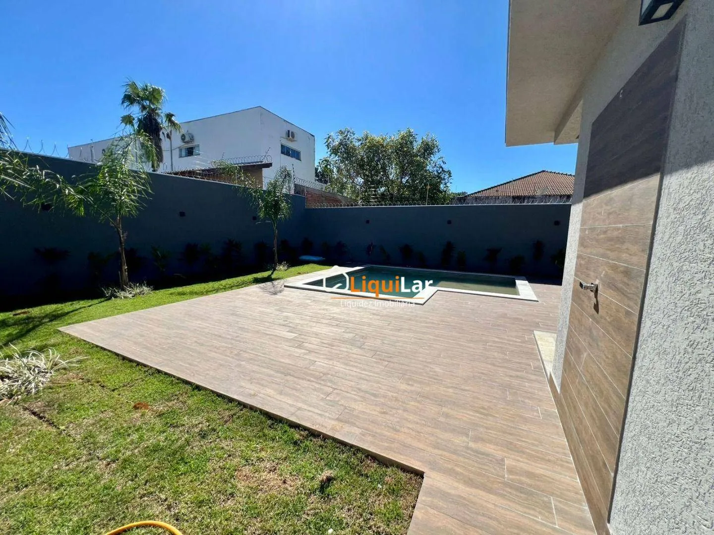 Imagem Casa de Alto Padrão no Carandá Bosque com 3 Suítes, Piscina Aquecida e Amplo Quintal