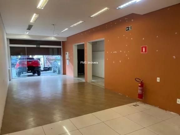 Imagem Locação de Loja Comercial em Moema, São Paulo-SP: 1 Sala, 1 Banheiro, 3 Vagas Garagem, 90m² de Área.