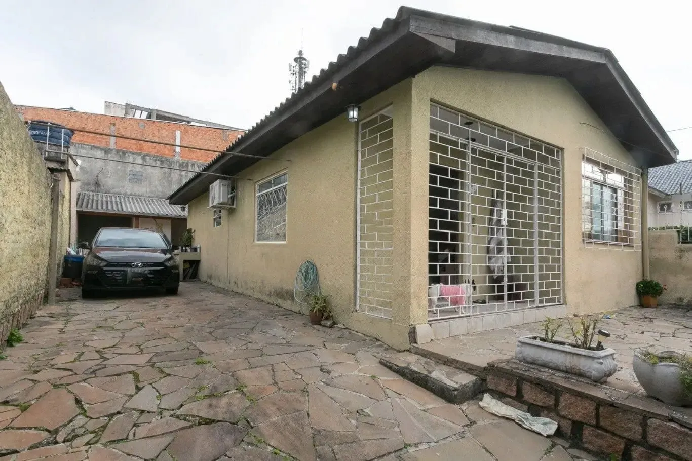 Imagem Casa com 2 dormitórios à venda em Partenon, Porto Alegre