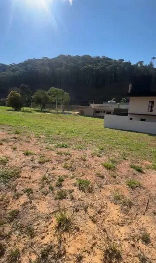 Imagem Terreno em Condomínio para Venda em Teresópolis / RJ no bairro Prata
