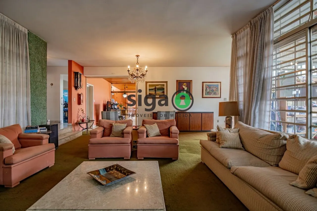 Imagem Casa a venda no Planalto Paulista, com 3 quartos e 6 vagas de garagem.