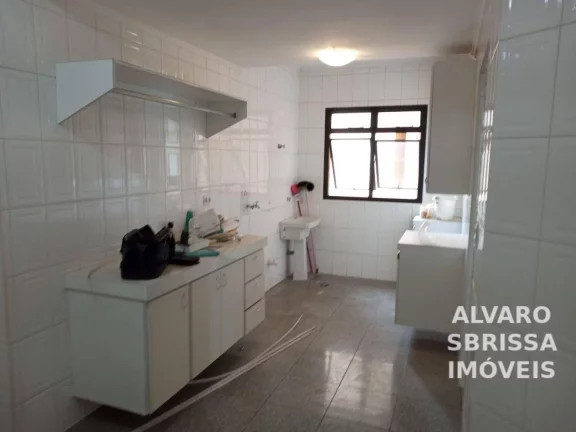 Imagem Apartamento com 4 vagas, 4 dormitórios sendo 2 suítes, todos com armários, portas balcões, venezianas automáticas e lindas vistas. 287m2. 1 por andar