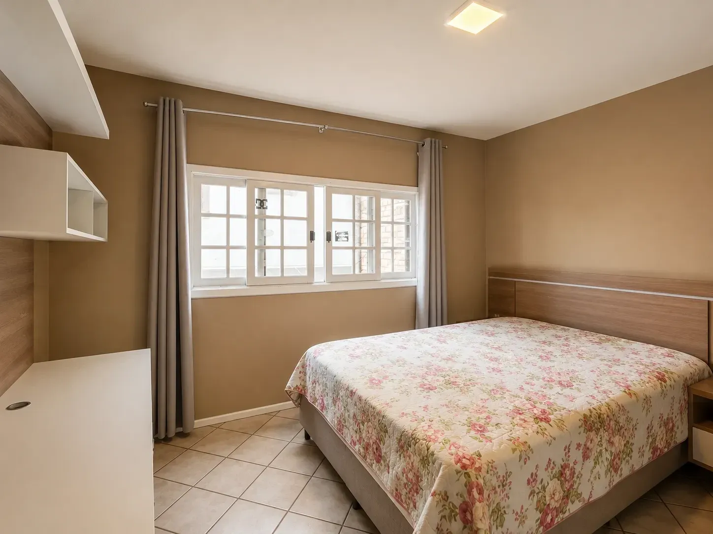 Imagem Sobrado com 4 Quartos à Venda, Locação ou Temporada, 266 m² em João Paulo - Florianópolis