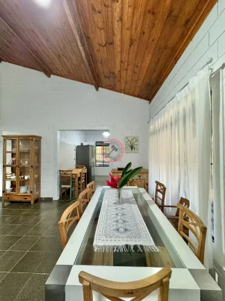 Imagem CASA CHARMOSA ;BOISSUCANGA,2 DORMITÓRIOS,SALA AMPLA,AVARANDADA,EDICULA COM QUARTO AMPLO E BANHEIRO, ARVORES FRUTIFERAS EM 581 MT2