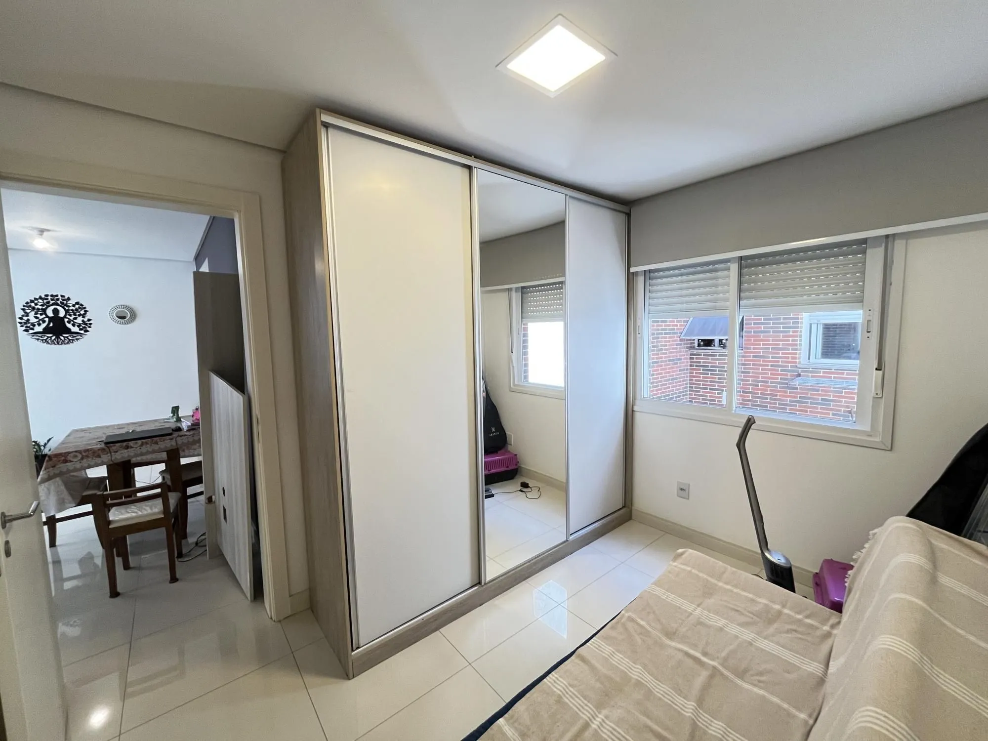 Imagem Apartamento de 2 quartos, suíte e 1 vaga de garagem no bairro Santana em POA/RS