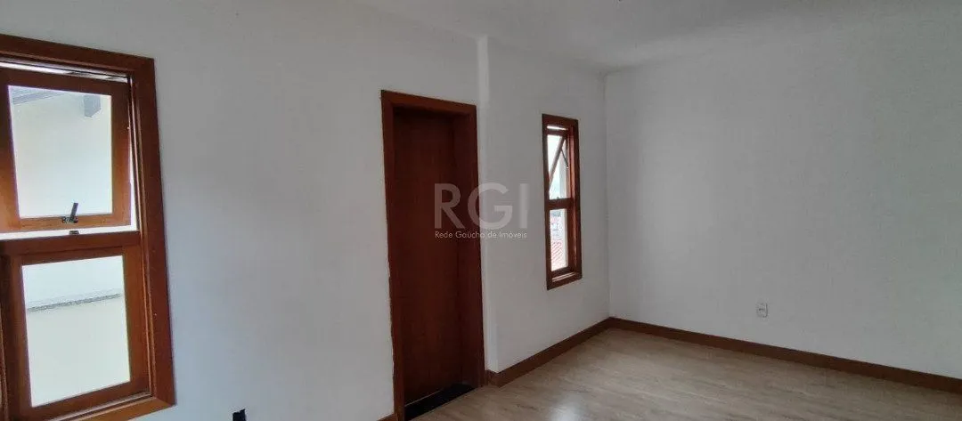 Imagem Casa para Venda com 3 dormitórios, sendo 1 suites e 2 vagas no bairro Tristeza