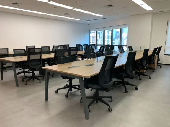 Imagem Conjunto Comercial para locação de 335m² no Itaim Bibi mobiliado