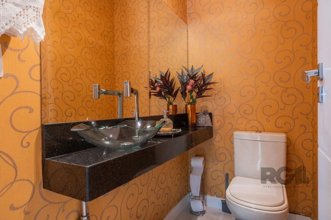 Imagem Casa de Condomínio com Arquitetura Exclusiva e Ambientes Sofisticados