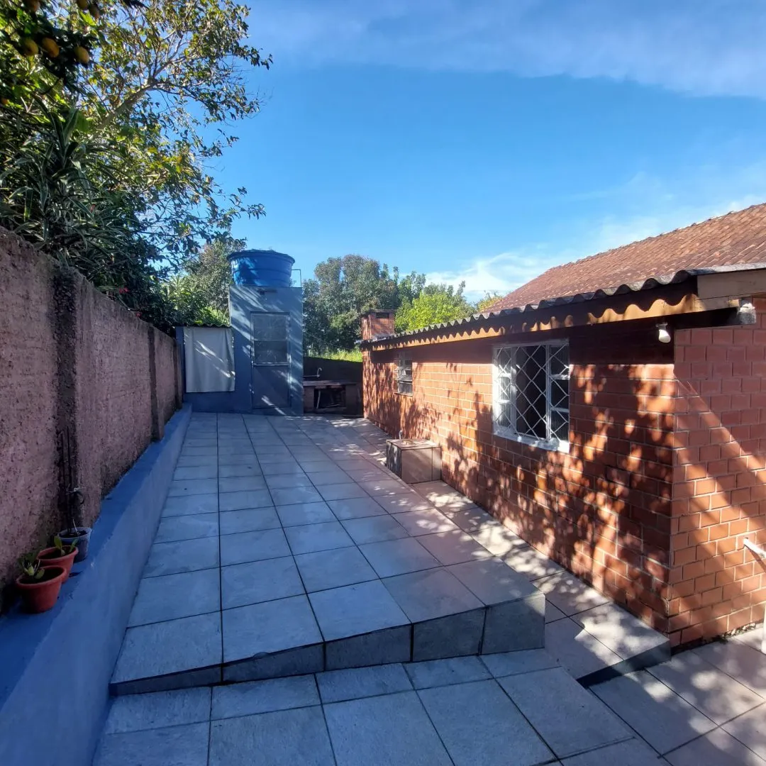 Imagem Casa com Piscina à Venda em Santo Onofre, Viamão