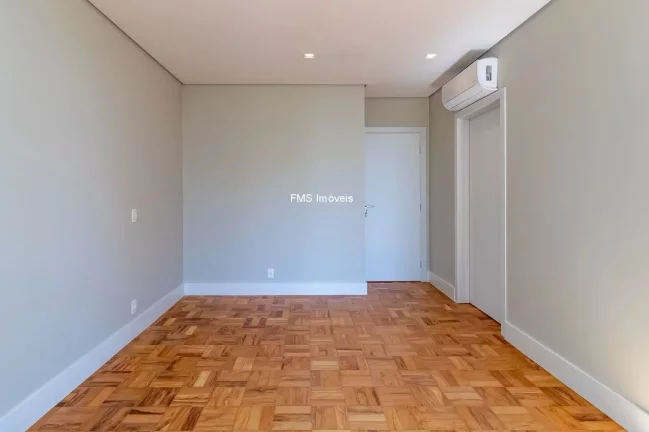 Imagem Apartamento à venda em Higienópolis, com 3 suítes, 2 vagas e 250m².