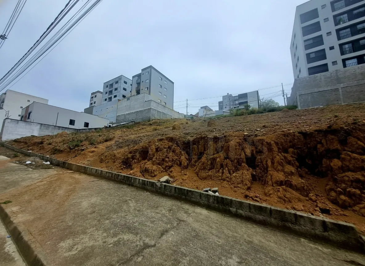 Imagem Terreno 250 m² à venda em Residencial Summer Ville, Poços de Caldas