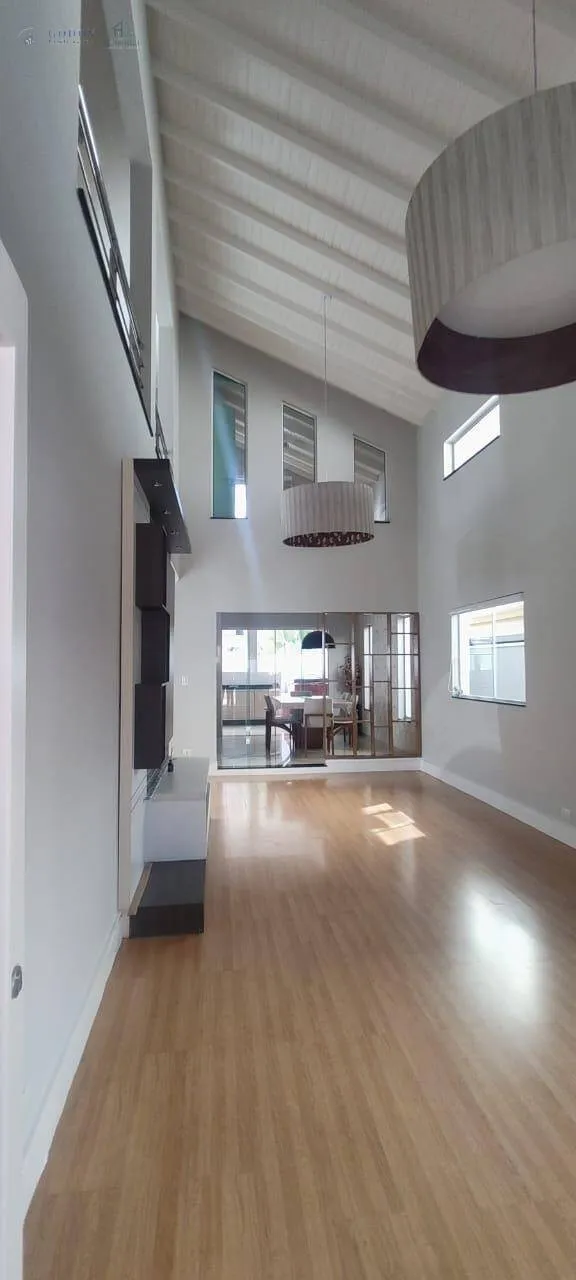 Imagem Conforto e lazer completos: casa com espaço gourmet, jacuzzi e 4 vagas
