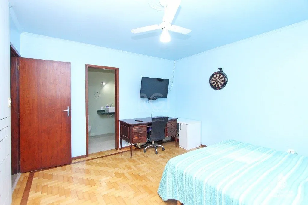 Imagem Casa para Venda - 500m², 5 dormitórios, sendo 2 suites, 5 vagas - Menino Deus