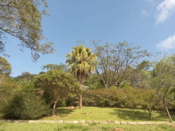 Imagem "Já pensou morar num paraíso com nascentes, colinas, e 7 casas a apenas 50km de São Paulo?"