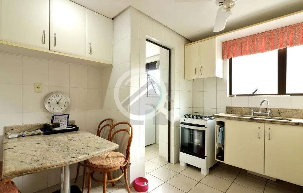 Imagem Raro apartamento andar inteiro, parte nobre da Av. Bagé, 148m2 privativos, 3 vagas de garagem, ampl...