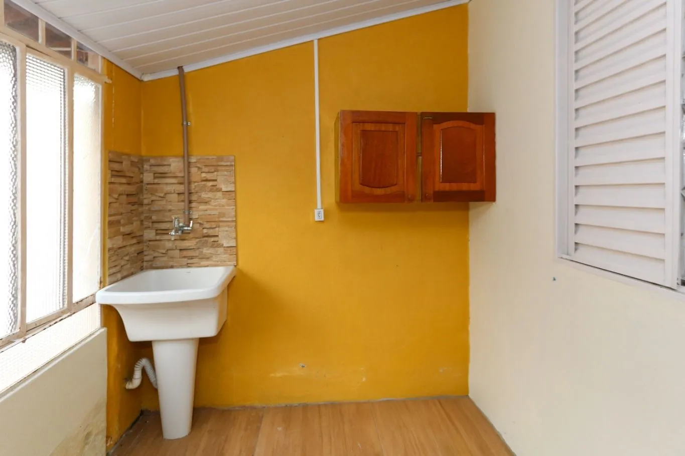 Imagem Casa aconchegante em condomínio com 2 dormitórios, no condomínio no Bairro Igara Canoas