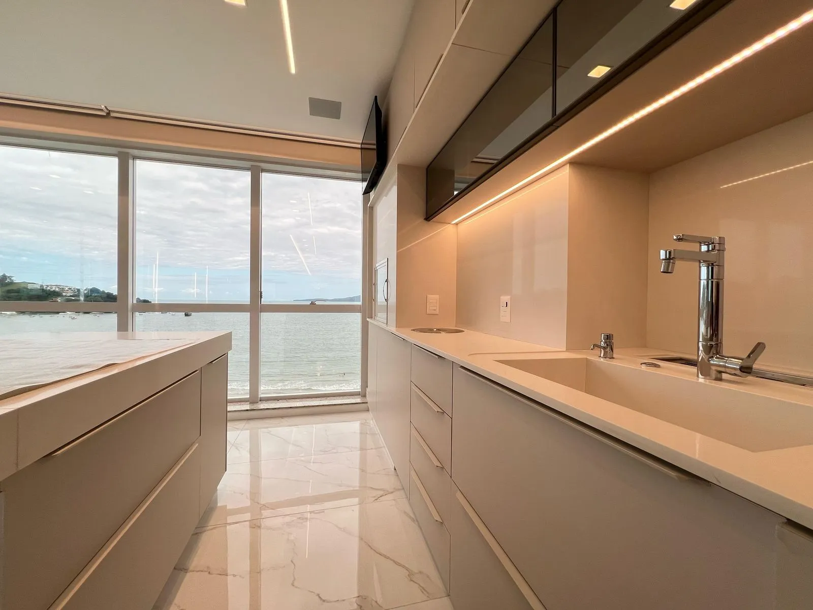 Imagem Apartamento com vista para o mar à venda com 352m2 por R$ 12.600.000,00