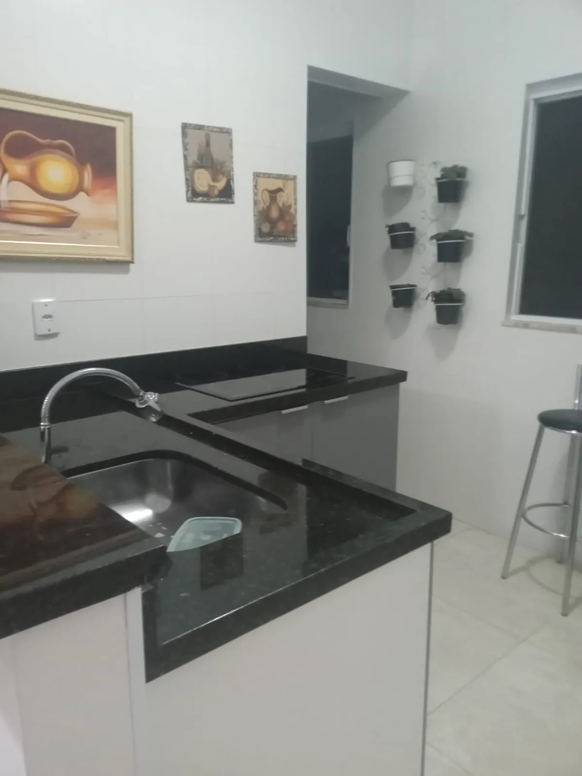 Imagem Chácara à venda em Salto de Pirapora-SP: 4 quartos, 1 sala, 2 banheiros, 2 vagas de garagem, 140m² área. Aproveite!