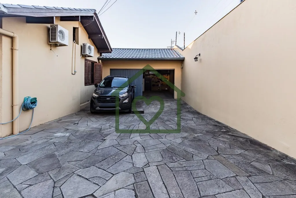 Imagem CASA EM CONDOMÍNIO ABERTO DE 271m² COM 3 DORMITÓRIOS (1 SUÍTE MASTER), 3 BANHEIROS, 2 SALAS DE E...