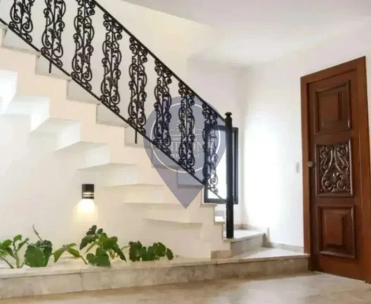 Imagem Casa de Luxo para Venda ou Locação em Cidade] - Bairro] 5 Quartos, 2 Suítes, 5 Banheiros, 2 Vagas de Garagem 450m² de Área.