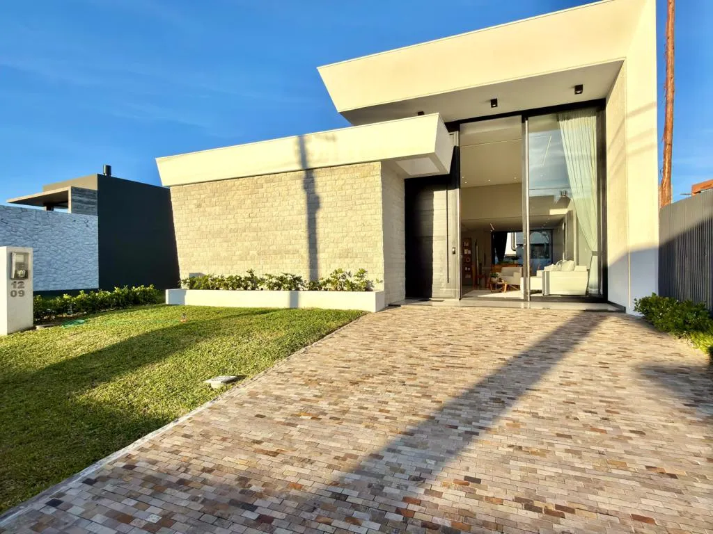 Foto do imóvel Casa em Condominio 4 Dormitórios - Bairro --