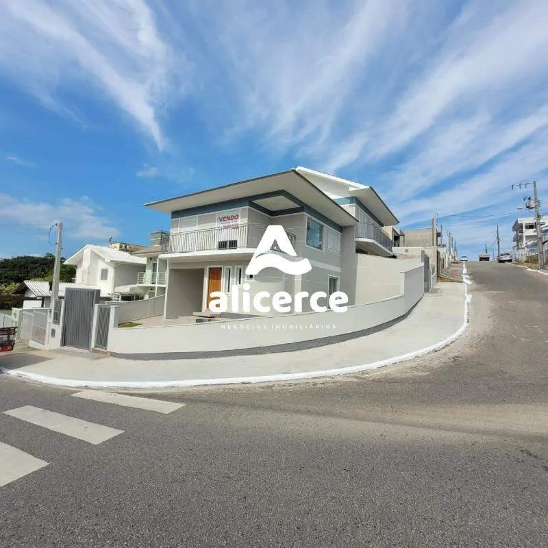Imagem Sobrado à venda com 3 quartos 1 suíte, 122m² em Forquilhas São José