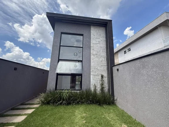 Imagem Casa Semi Mobiliada à Venda com Piscina e Suíte Nova Jaguarí