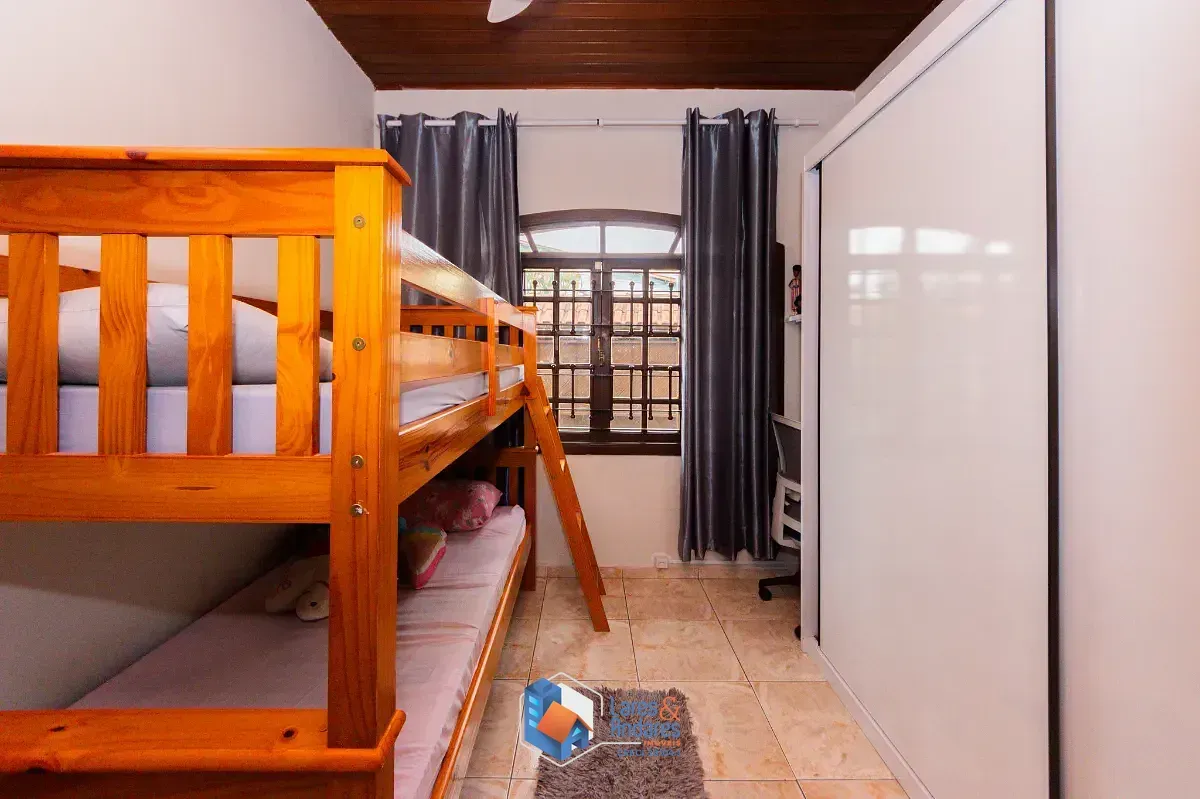 Imagem Sobrado para venda em Parque Panamericano com 4 quartos, 190m²