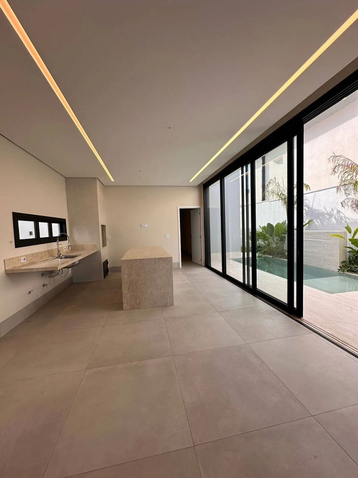 Imagem Casa três suítes Condomínio Belvedere 2