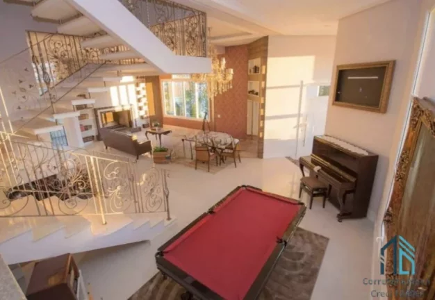 Casa linda 04 quartos sendo 02 suítes, piscina aquecida, ótima localização em Pinhais PR