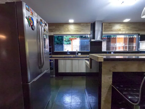 Imagem Permuta por Casa em Avaré/SP, Botucatu/SP ou Litoral/SP - Chacará em Terreno de 1.090 m² com 400 m² Construídos, Lazer Completo e Estrutura Impecável