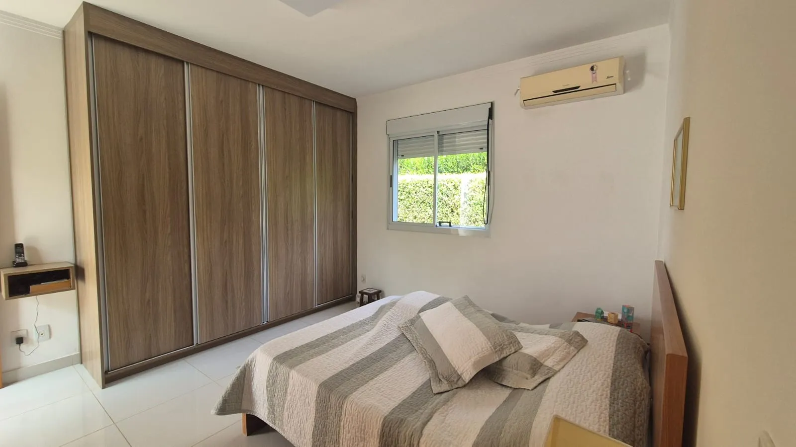 Imagem Casa de Condomínio com 3 Quartos e 4 banheiros à Venda, 448 m² por R$ 3.900.
