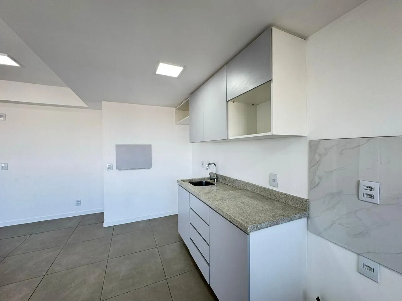 Imagem Apartamento à venda em Porto Alegre, Vila Jardim, com 1 quarto, 46m2
