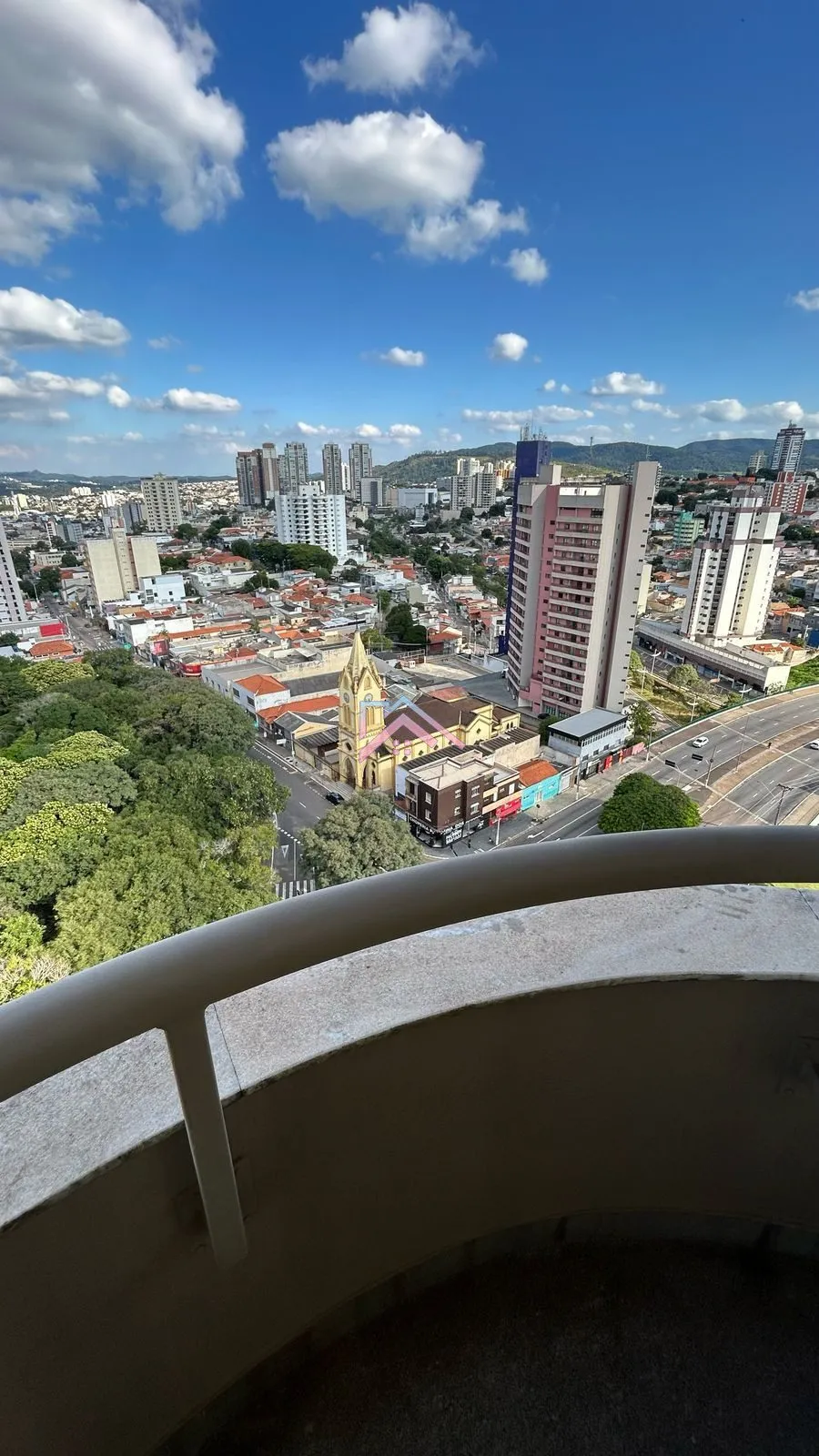 Imagem Apartamento à venda Edifício BBC - área útil 156 m2 com 3 dormitórios sendo 1 suíte / 2 vagas / Cent