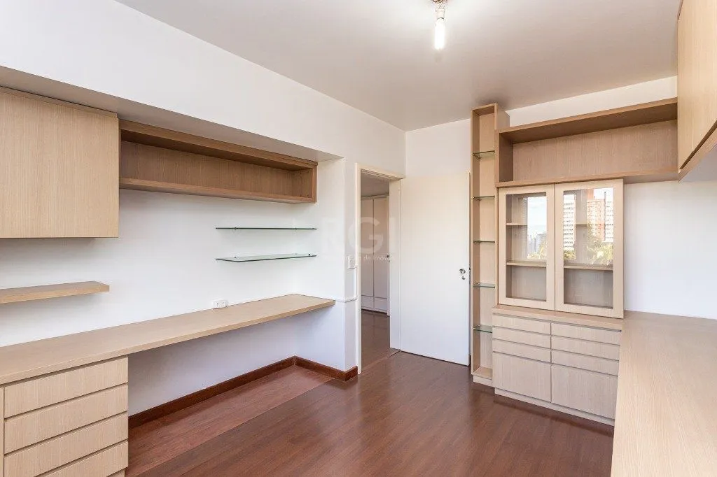 Imagem Apartamento no bairro Higienópolis com 190m² de 3 dormitórios e 2 vagas