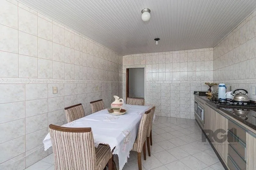 Imagem Casa Mista 266m² - 4 dormitórios, 1 suíte, 3 vagas no bairro Parque Santa Fé