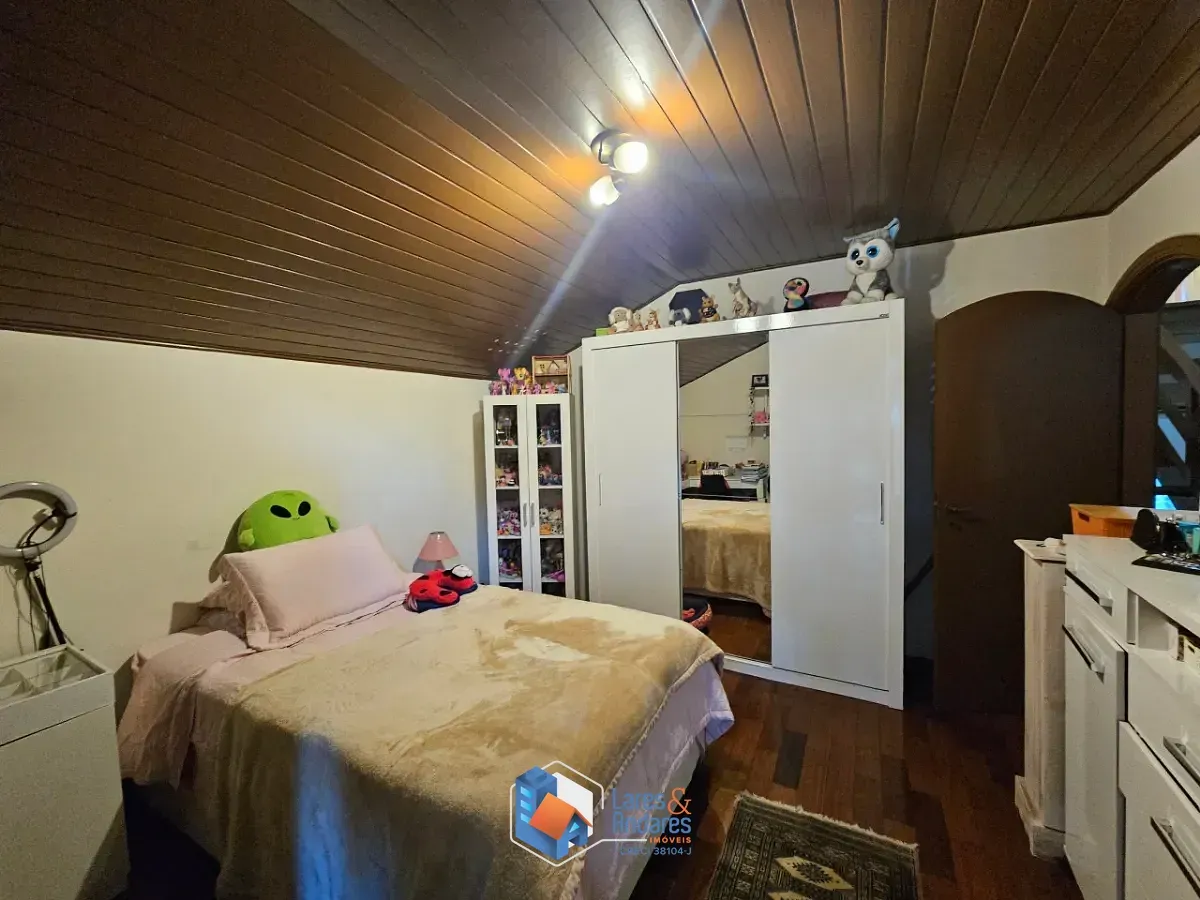 Imagem Sobrado para venda em Interlagos com 4 quartos, sendo 2 suítes, 330m²