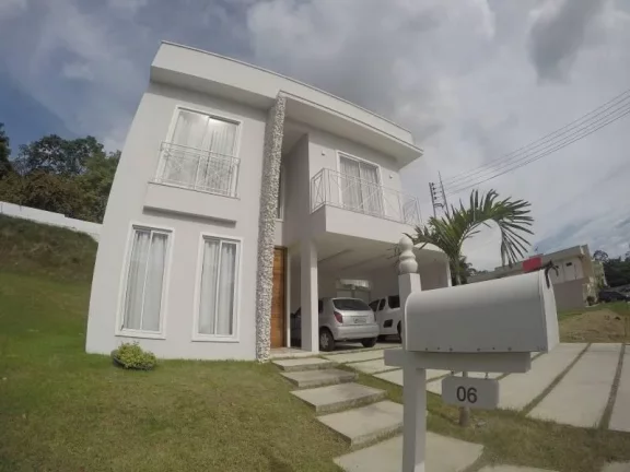 Imagem Requinte e sofisticação você encontra nessa casa , com 3 suítes uma com banheira hidromassagem, piscina, sala de cinema , localização privilegiada