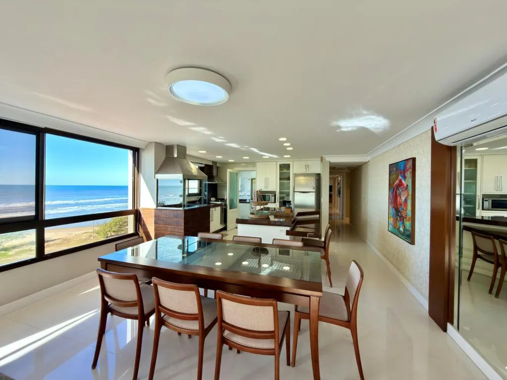 Imagem Apartamento 4Dormitórios dependência - Bairro Navegantes