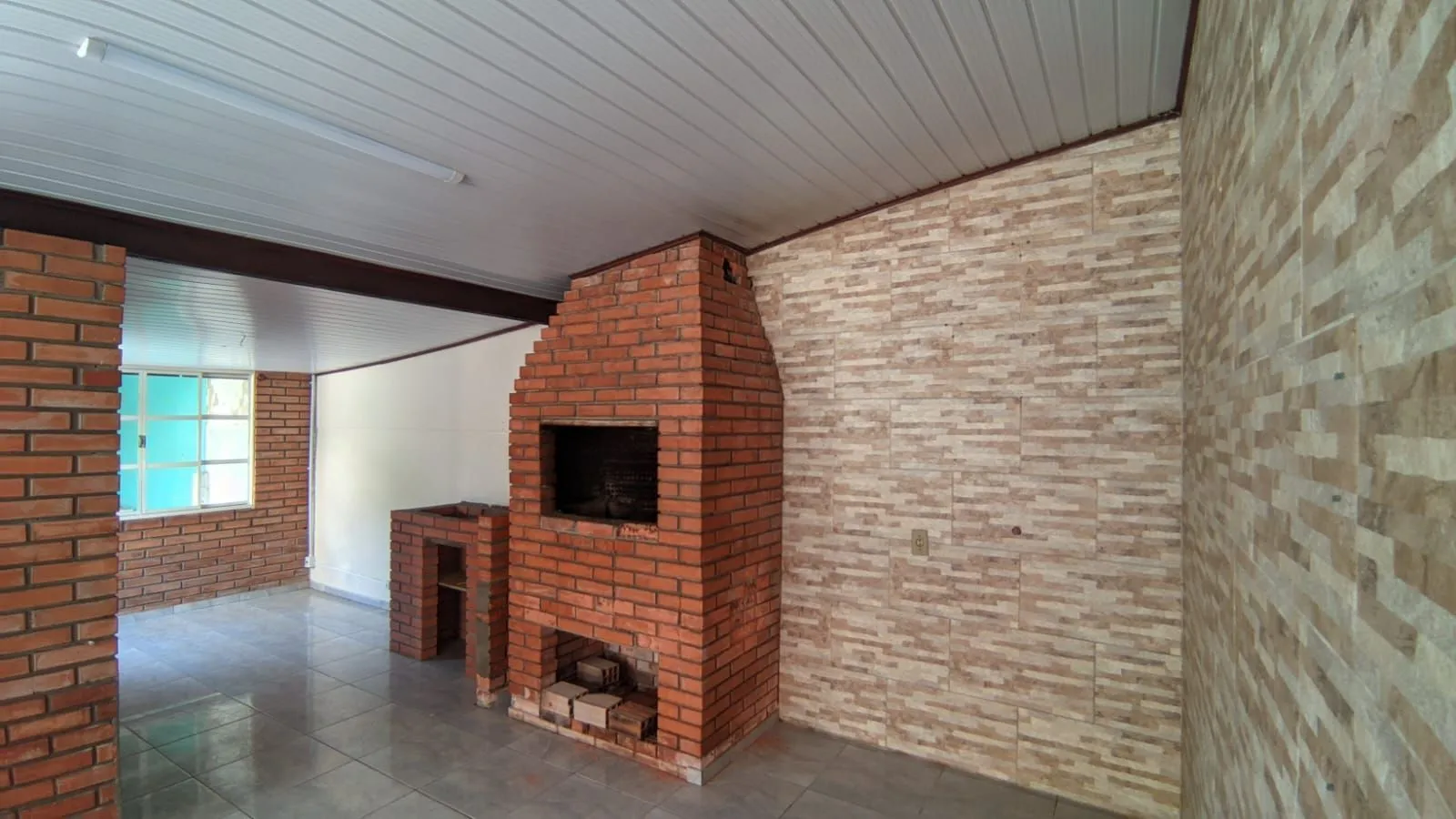 Imagem Casa com pátio, 2 dormitórios, Avenida Vinte e Um de Abril - bSarandi