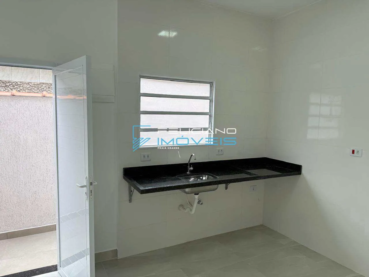 Imagem Casa com 2 quartos, Balneário Maracanã, Praia Grande - R$ 550 mil, Cod: 7152