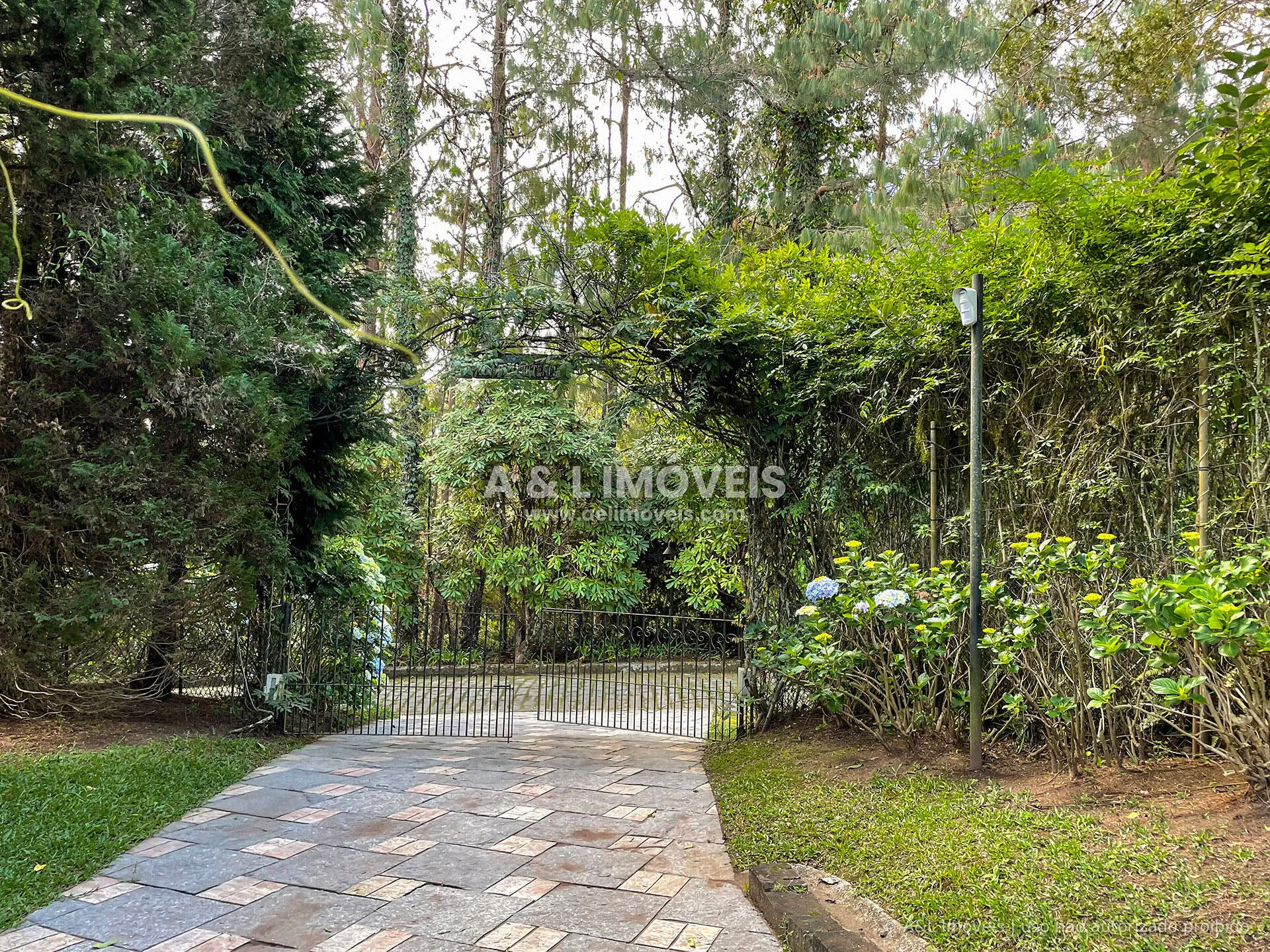 Imagem Casa à venda em Campos do Jordão | 4 suítes e 206,85 m²