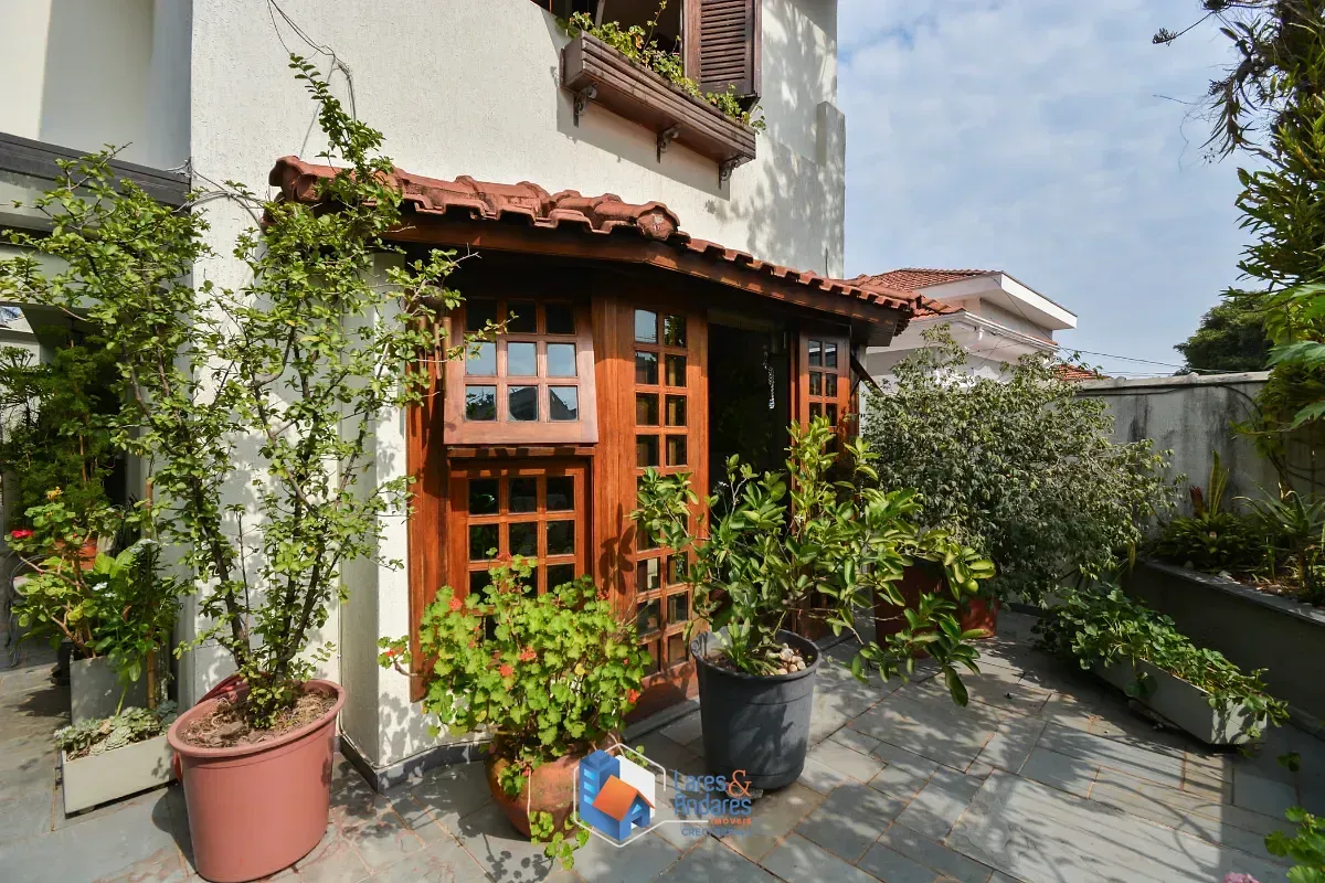 Imagem Sobrado para venda em Sumaré com 4 quartos, sendo 2 suítes, 190m²