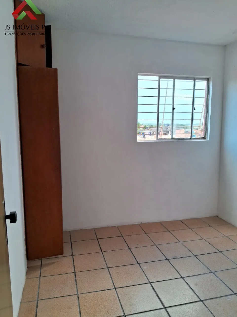 Imagem Apartamento à venda em Jaboatão dos Guararapes-PE, bairro Candeias, 2 quartos, 2 salas, 2 banheiros, 1 suíte, 70m² de área. Aproveite!