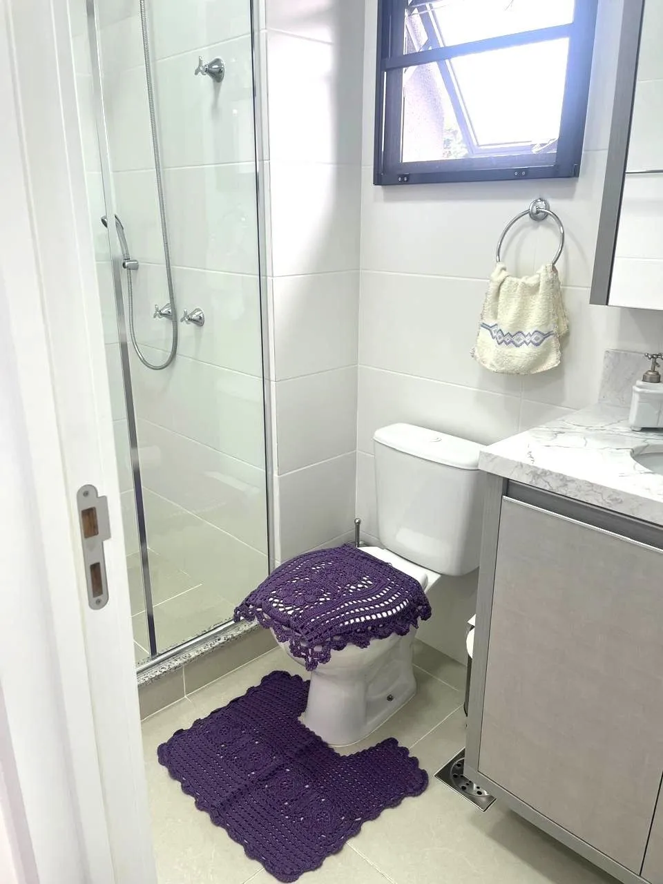 Imagem Apartamento no bairro Cristal de 2 dormitórios e vaga MOBILIADO