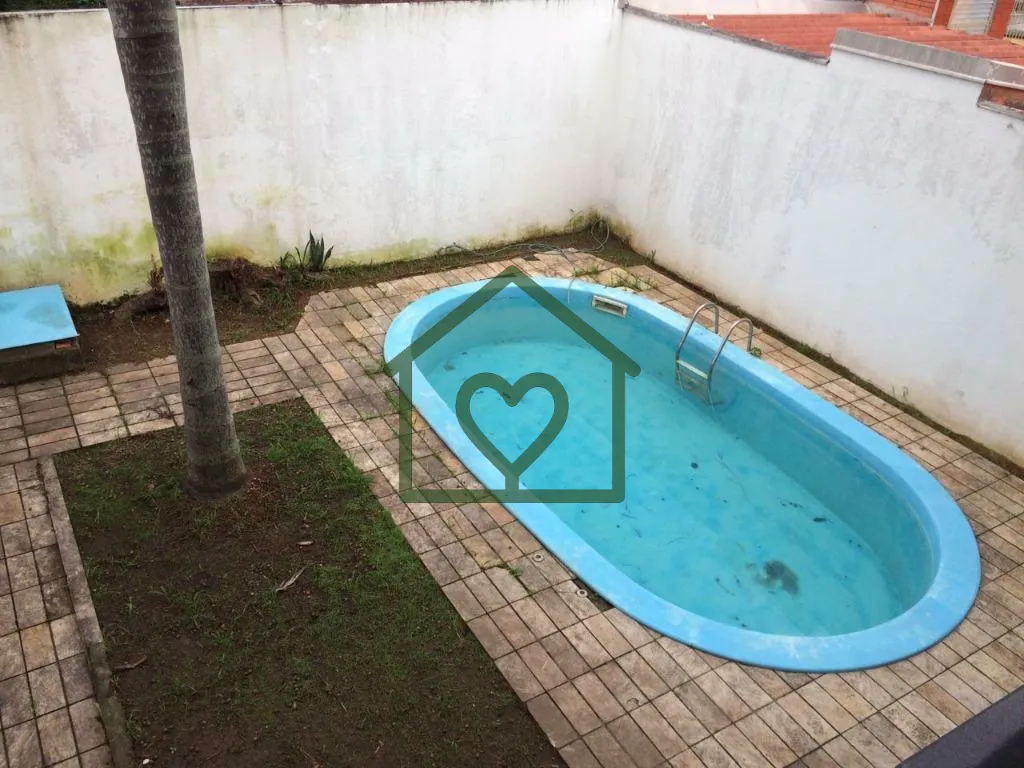 Imagem Casa triplex, residencial e comercial, com 4 dormitórios (todos suíte), 06 salas e 3 vagas de gara...